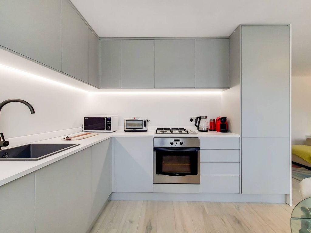 Tanner Road, Isle Of Dogs, London E14  