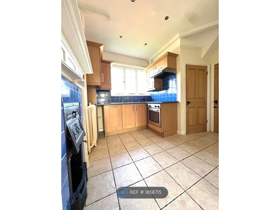 2 bed flat to rent in Temple Fortune Court, London NW11, £2,492 pcm