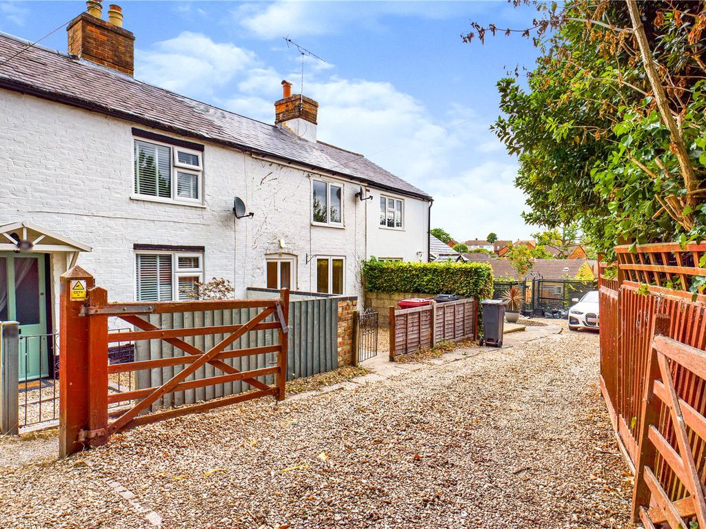 2 bed terraced house for sale in Chapel Hill, Tilehurst, Reading