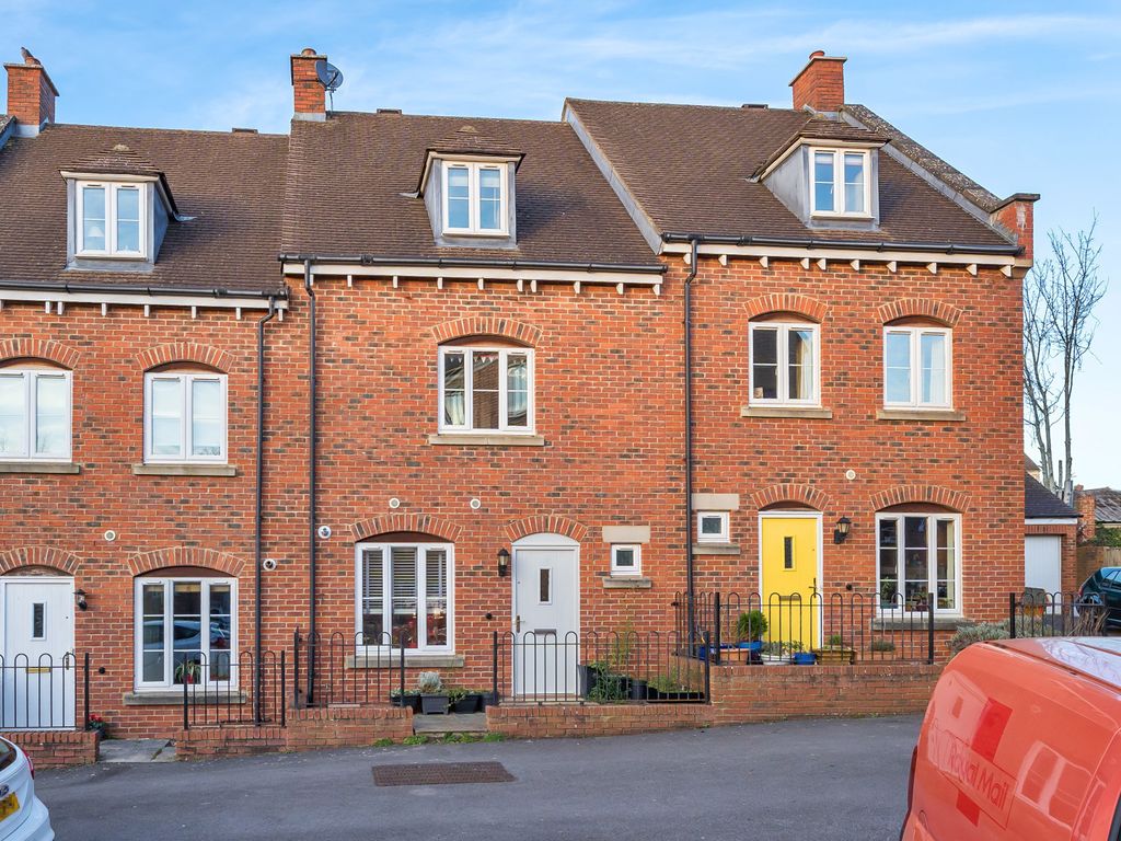 3 bed terraced house for sale in Home Orchard, Ebley, Stroud GL5, £