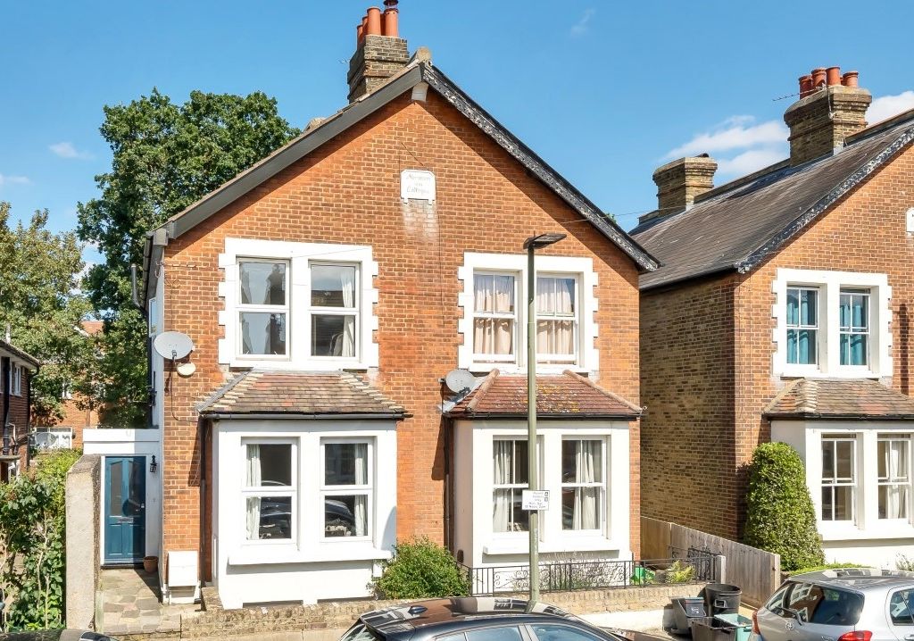 5 bed semidetached house for sale in Park End, Bromley BR1, £650,000