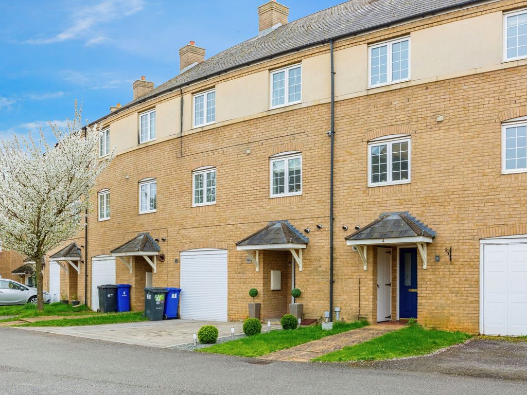 4 bed town house for sale in Drive, Grange Park, Northampton