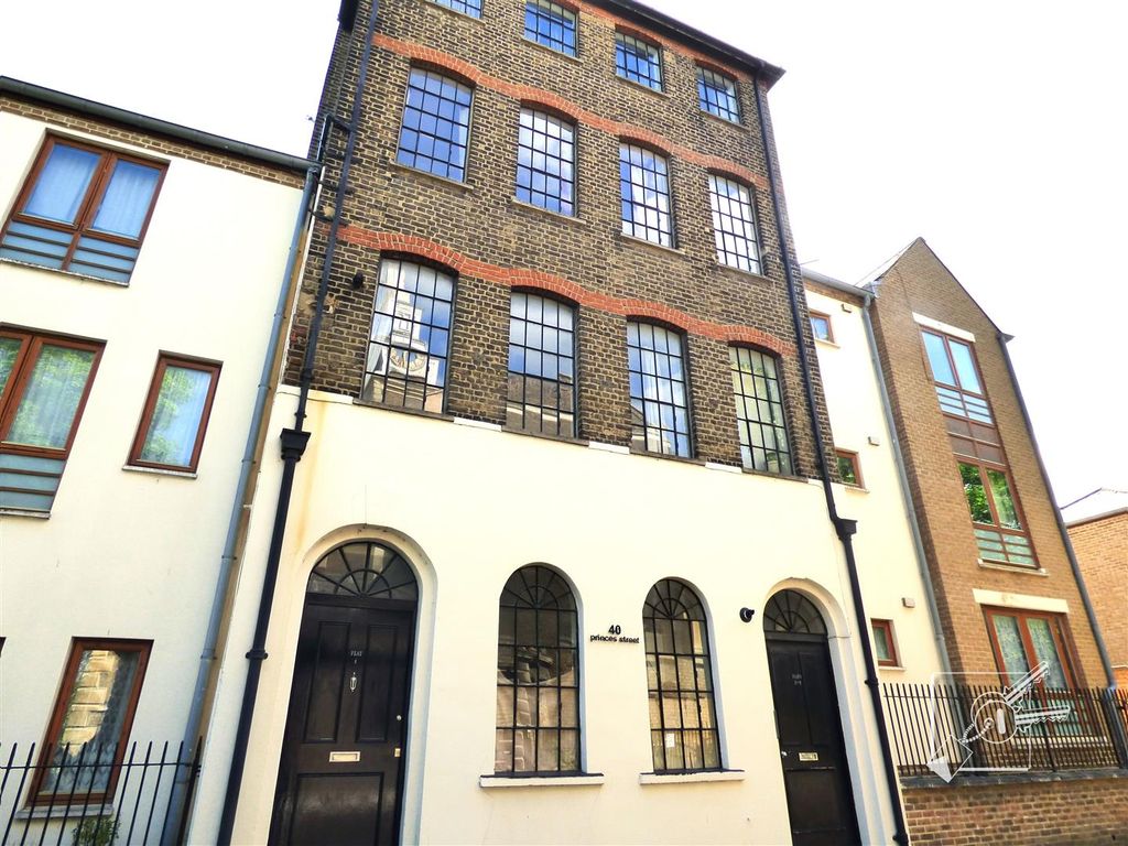 2 bed flat for sale in Princes Street, Gravesend DA11 Zoopla