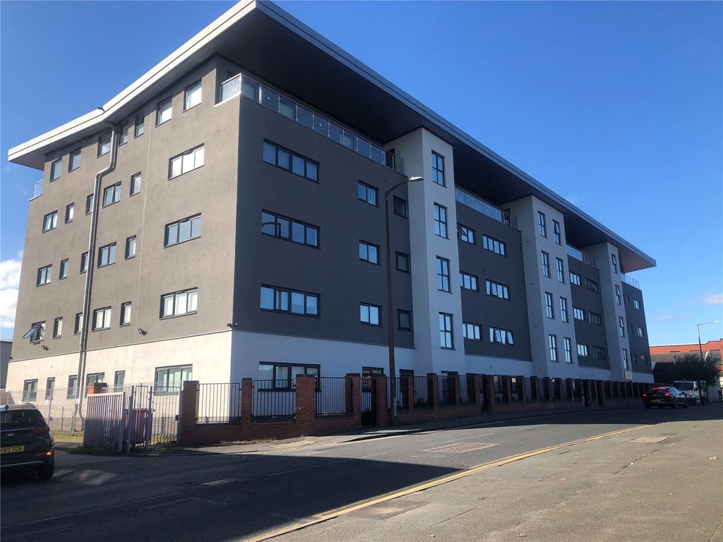 2 bed flat for sale in Nelson Street, Bolton, Greater Manchester BL3, £