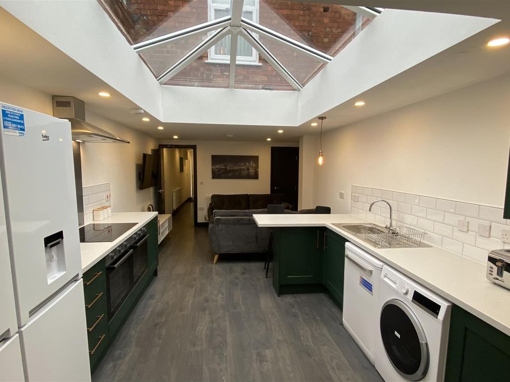 5 bed property for sale in Vecqueray Street, Coventry CV1, £340,000