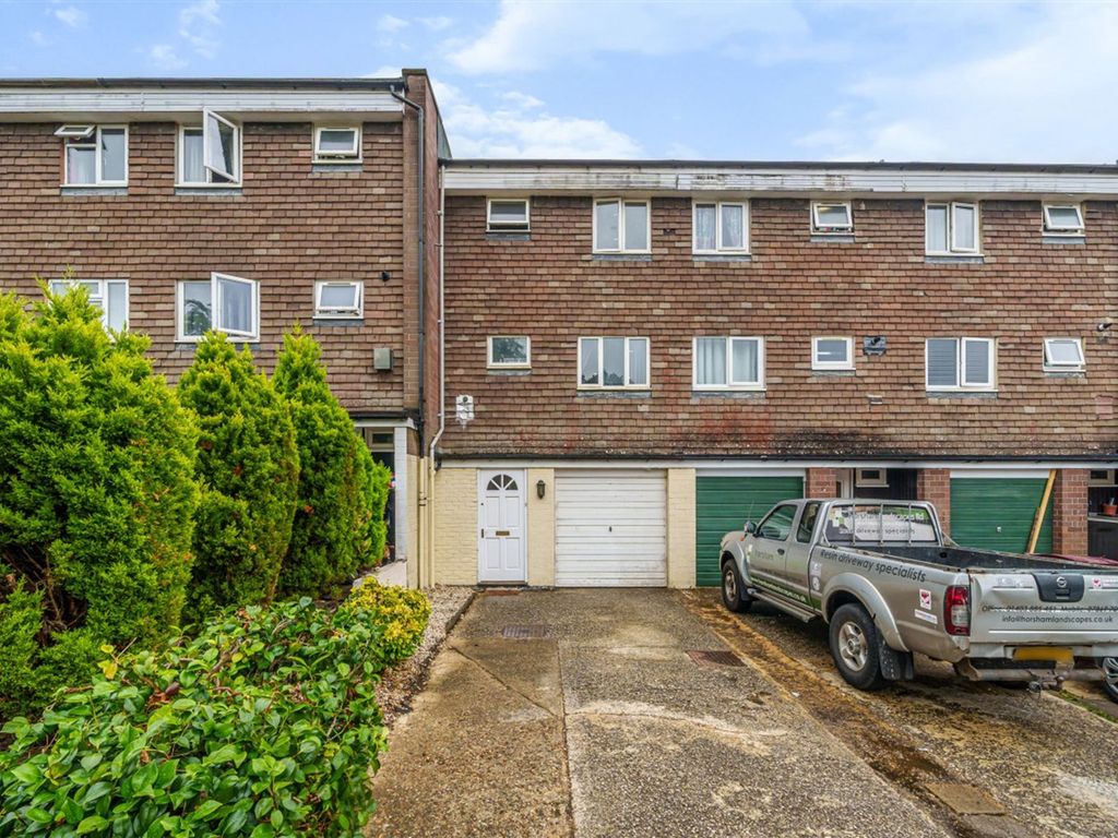 4 bed town house for sale in Crossfield, Fernhurst GU27, £325,000 Zoopla