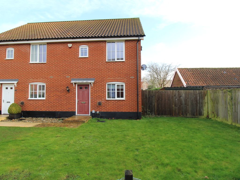 3 bed semidetached house to rent in Watsons Way, Barrow, Bury St