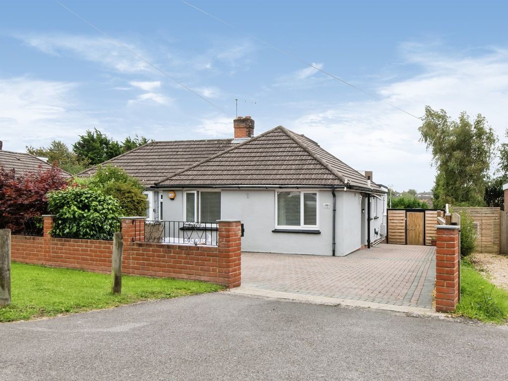 3 bed semidetached bungalow for sale in Kathleen Road, Southampton