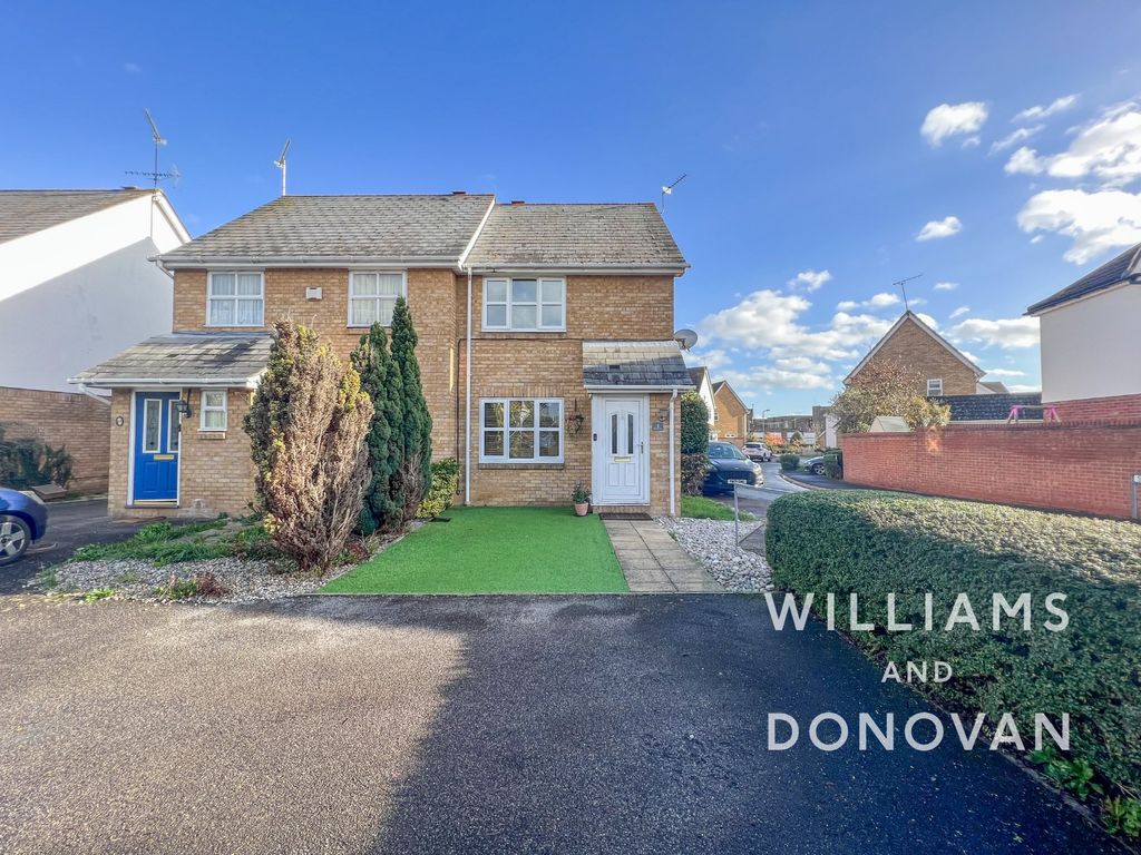 2 bed semidetached house for sale in Heritage Way, Rochford SS4, £