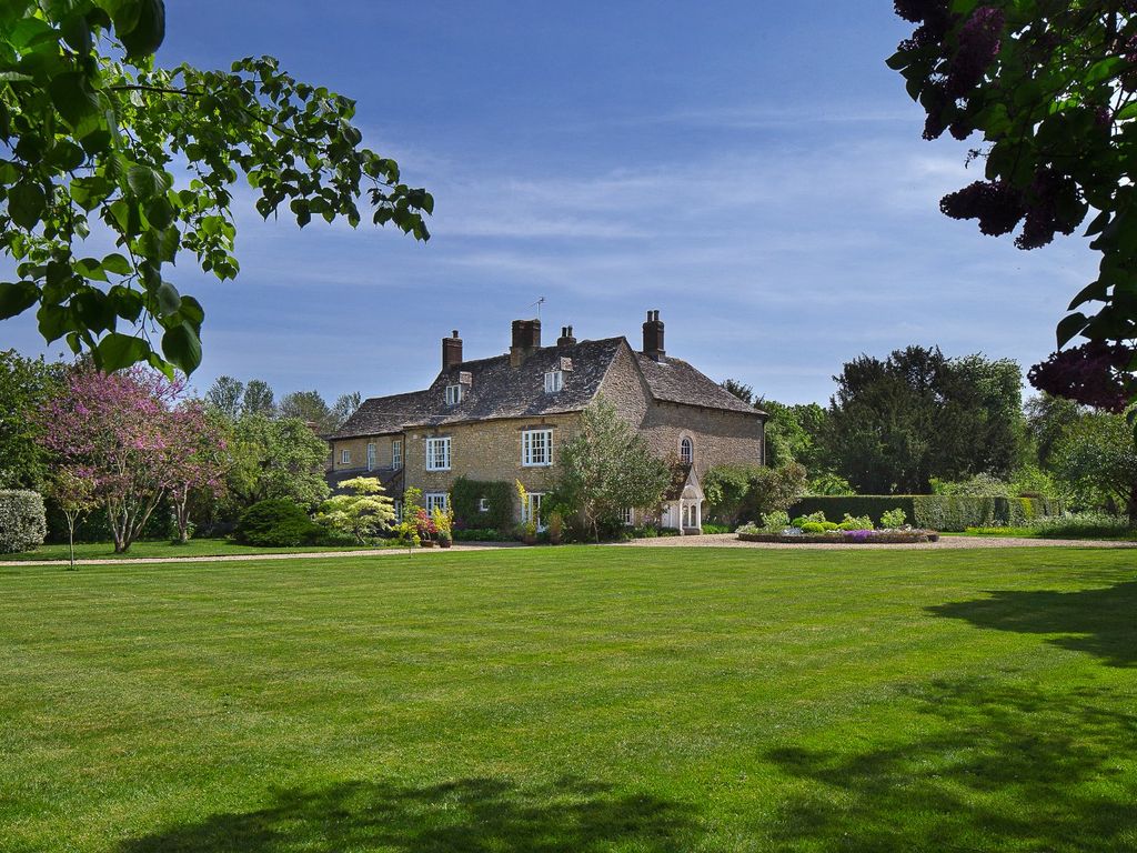 6 bed detached house for sale in Standlake Road, Ducklington, Witney