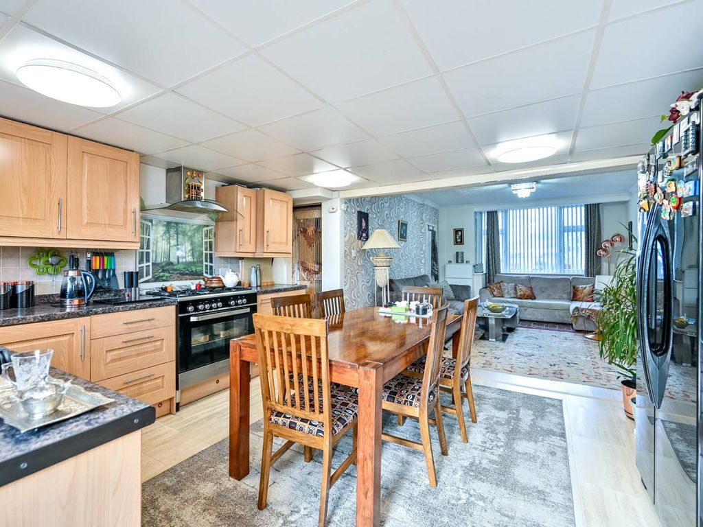 3 bed semidetached house for sale in Durham Road, Feltham TW14, £