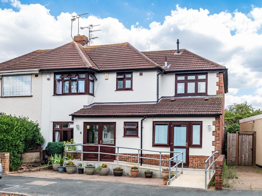 6 bed semidetached house for sale in Lancaster Drive, Hornchurch RM12
