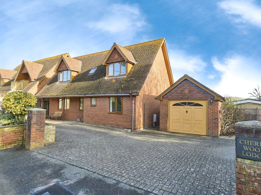 3 bed detached house for sale in Morton Old Road, Brading PO36, £