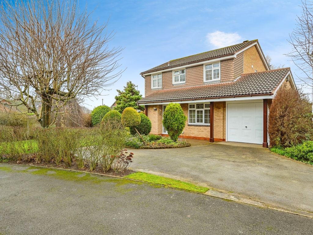 4 bed detached house for sale in Wickersley Close, Allestree, Derby