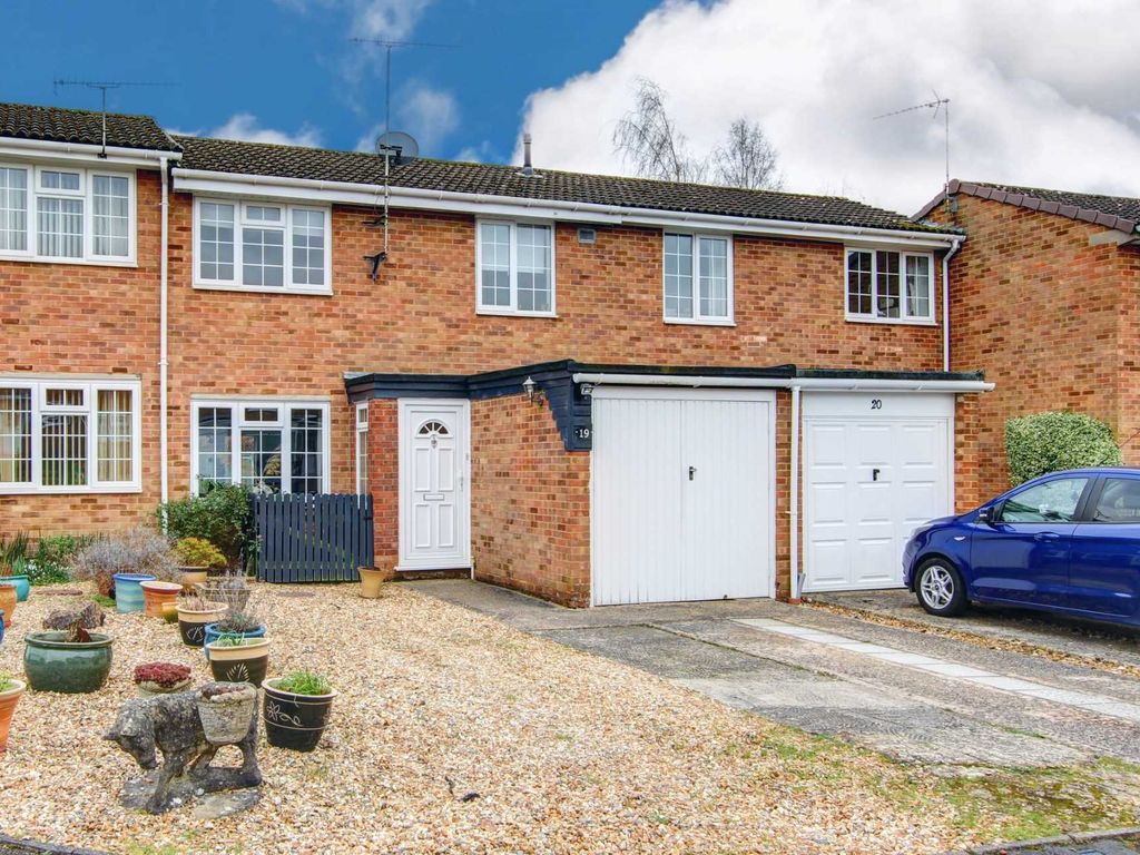 2 bed terraced house for sale in Lockeridge Close, Blandford Forum DT11