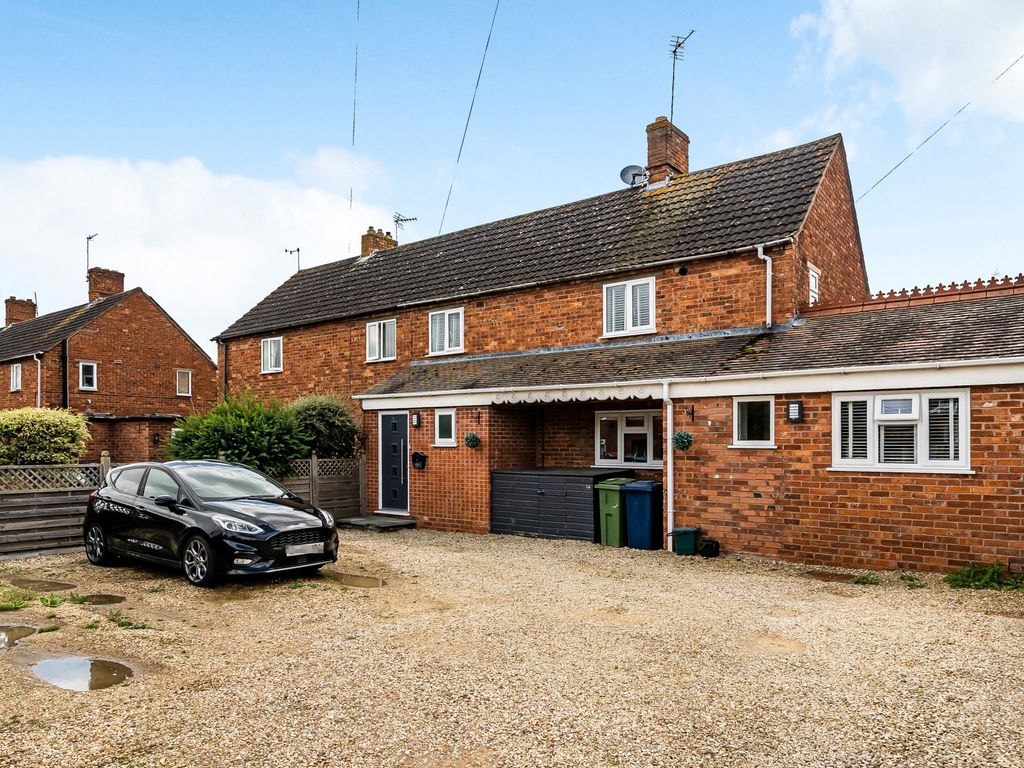 4 bed semidetached house for sale in Fairway, Tewkesbury