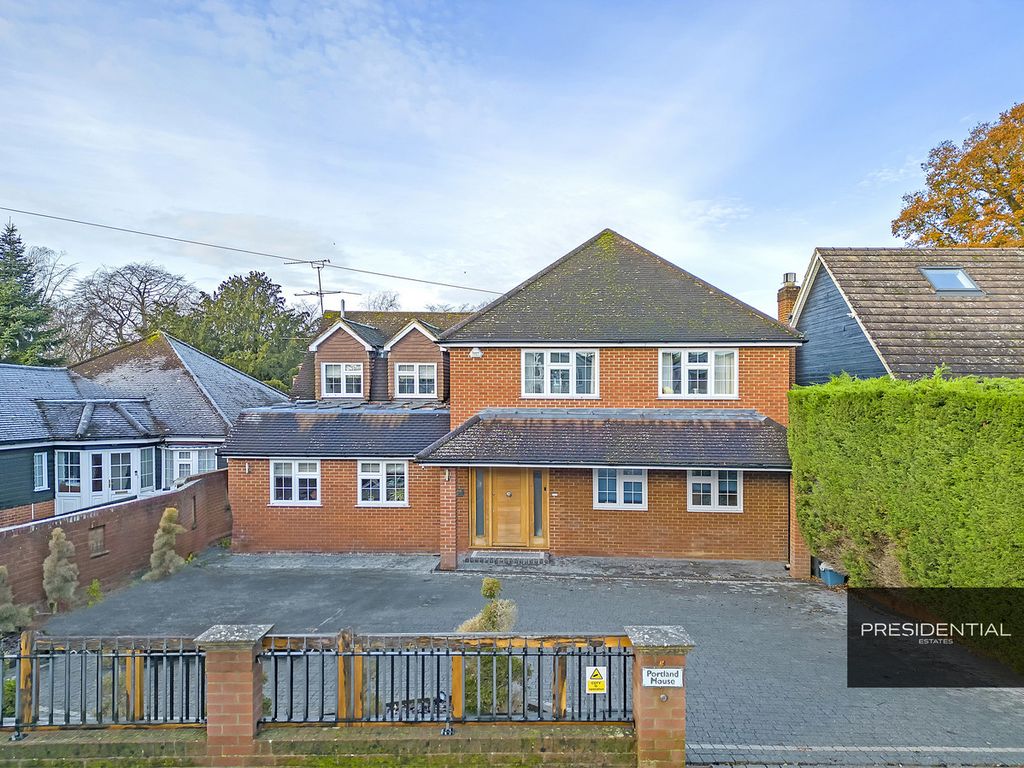 5 bed detached house for sale in Baldwins Hill, Loughton IG10, £