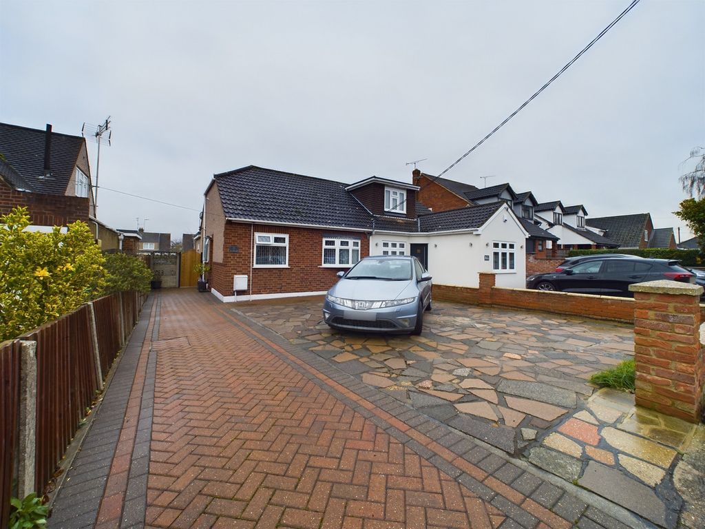 2 bed semidetached house for sale in Ivy Road, Benfleet SS7, £350,000