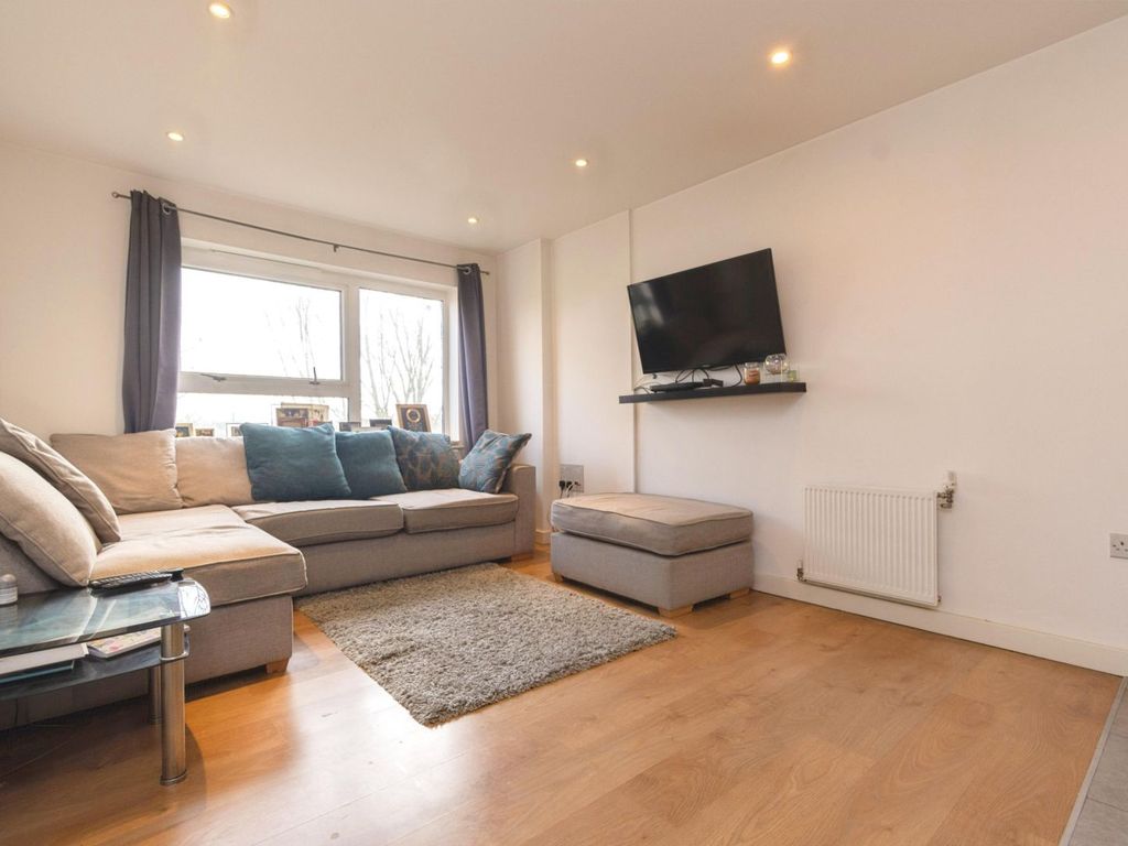 2 bed flat for sale in Talbot Close, Mitcham CR4 Zoopla