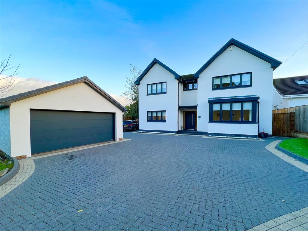 5 bed detached house for sale in Allanshaw Grove, Hamilton ML3, £