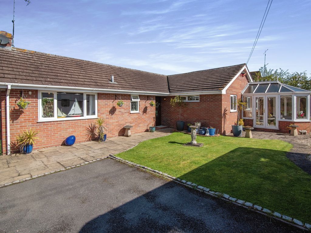 3 bed bungalow for sale in O'keys Lane, Fernhill Heath, Worcester
