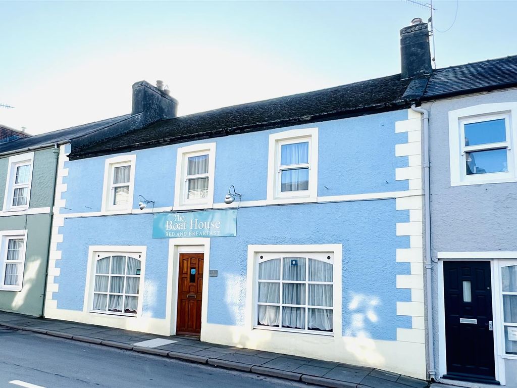 5 bed terraced house for sale in Gosport Street, Laugharne, Carmarthen