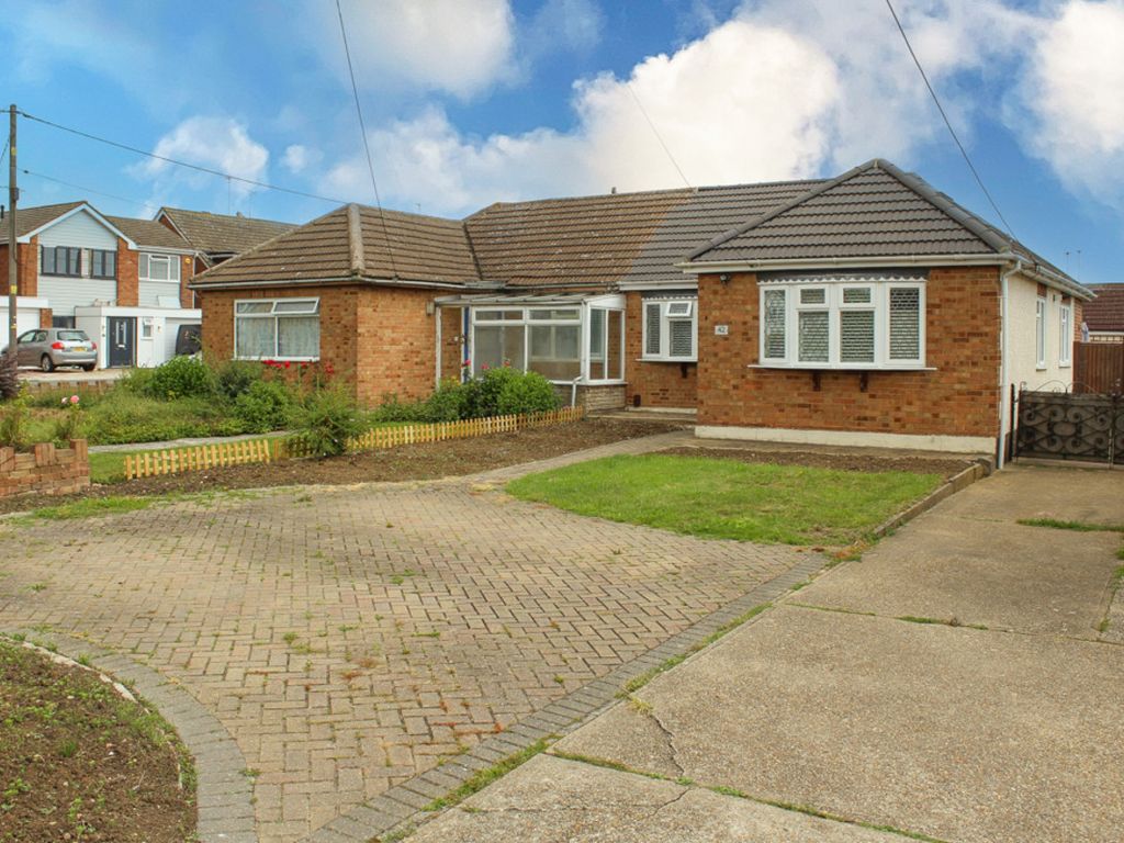 2 bed semidetached bungalow for sale in Church End Avenue, Wickford