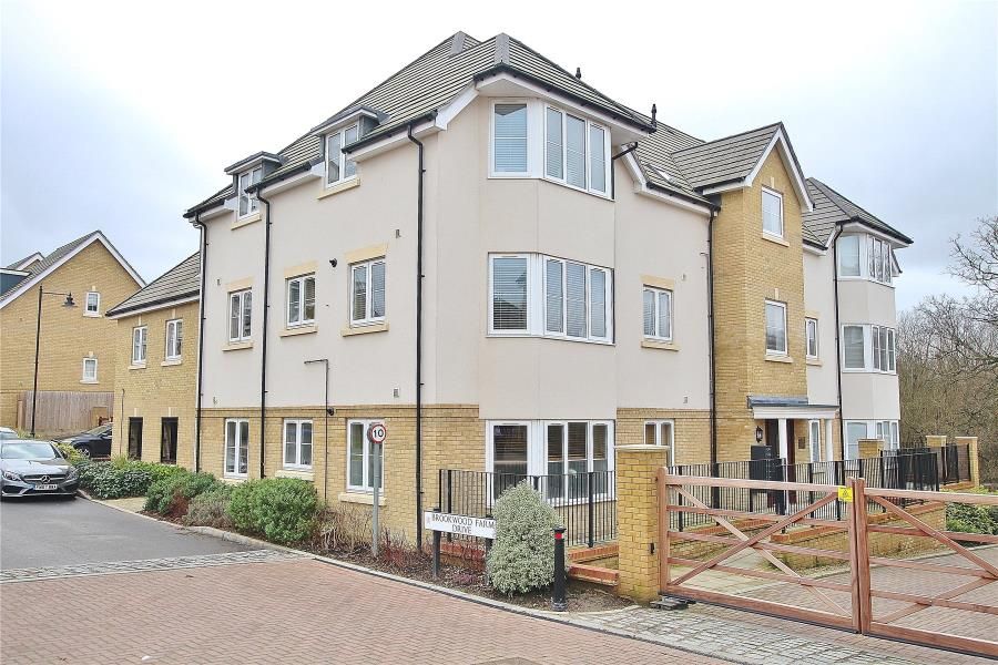 2 bed flat to rent in Knaphill, Woking, Surrey GU21, £1,700 pcm Zoopla