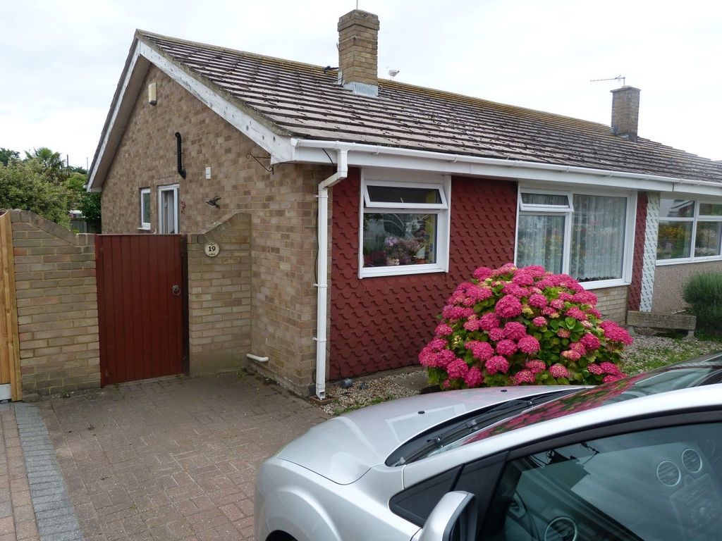 2 bed bungalow for sale in Marshall Crescent, Broadstairs CT10 Zoopla