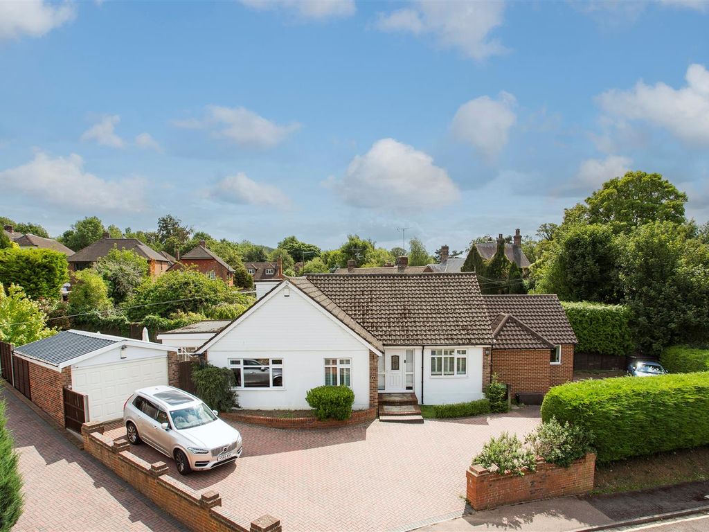 4 bed bungalow for sale in Birch Close, Eynsford, Dartford DA4, £