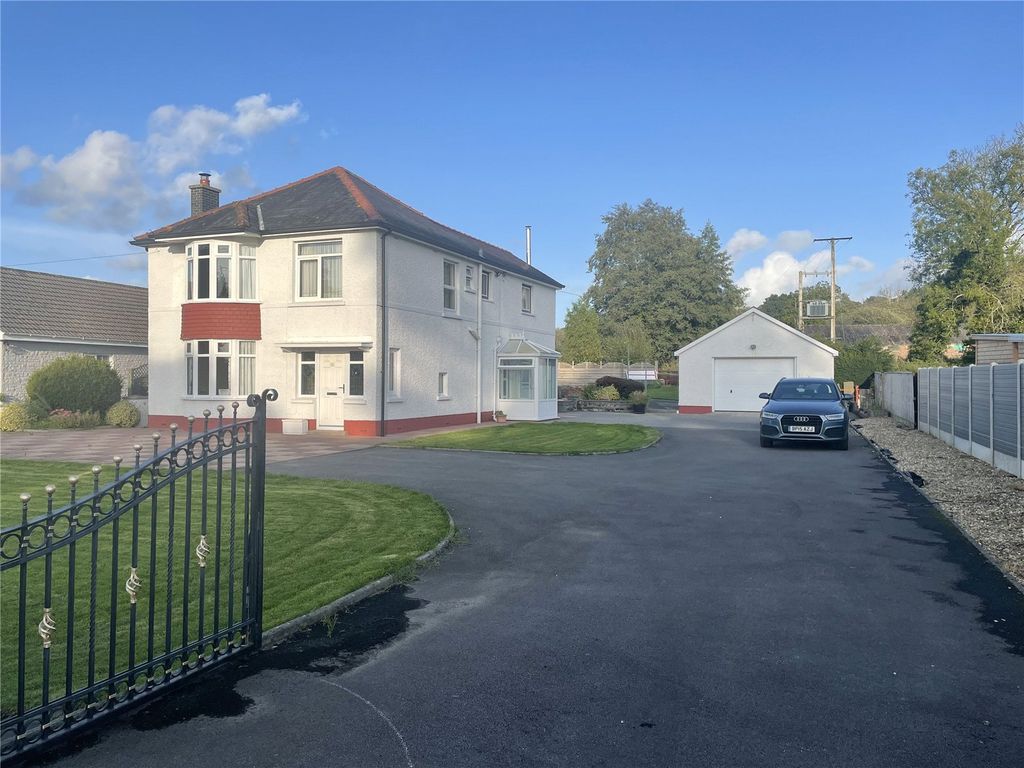 4 bed detached house for sale in Heol Cennen, Ffairfach, Llandeilo