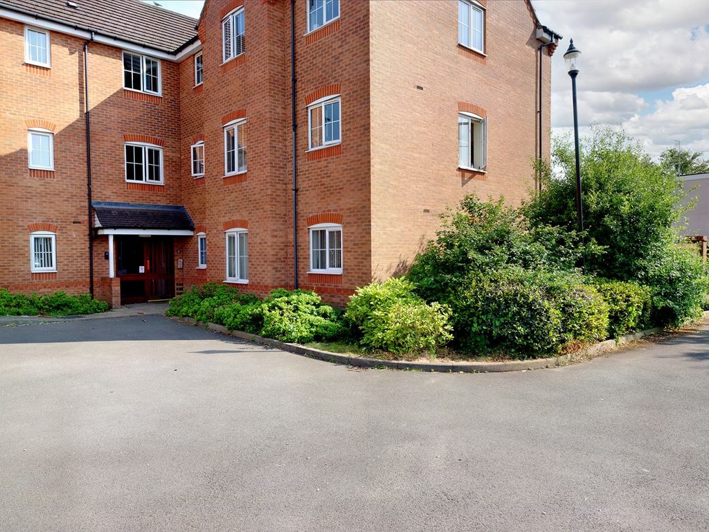 2 bed flat for sale in Mill Street, Darlaston, Wednesbury WS10, £68,000