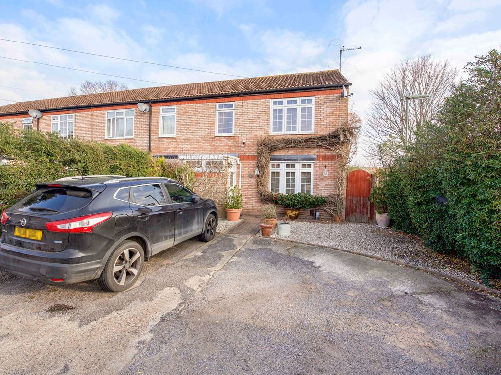3 bed end terrace house for sale in 29 Oberon Way, Shepperton TW17 Zoopla