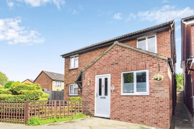 3 bed semidetached house for sale in Meadow Way, Yarnton, Kidlington