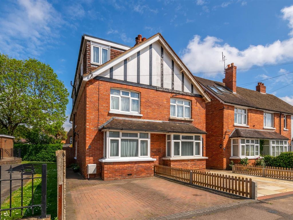 4 bed semidetached house for sale in Emlyn Road, Redhill RH1 Zoopla