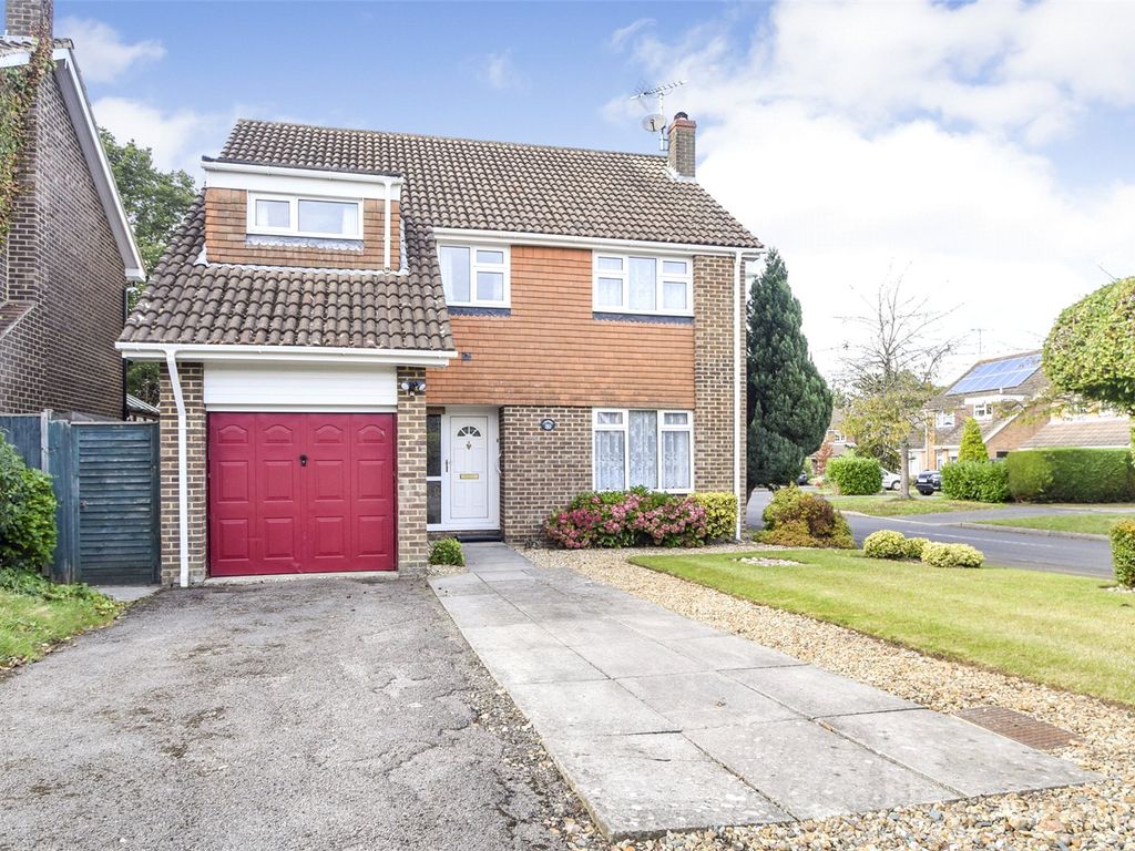 4 bed detached house for sale in Wordsworth Avenue, Yateley, Hampshire