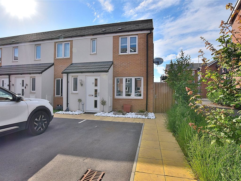 3 bed end terrace house for sale in Tilling Green, Dunstable, Beds LU5