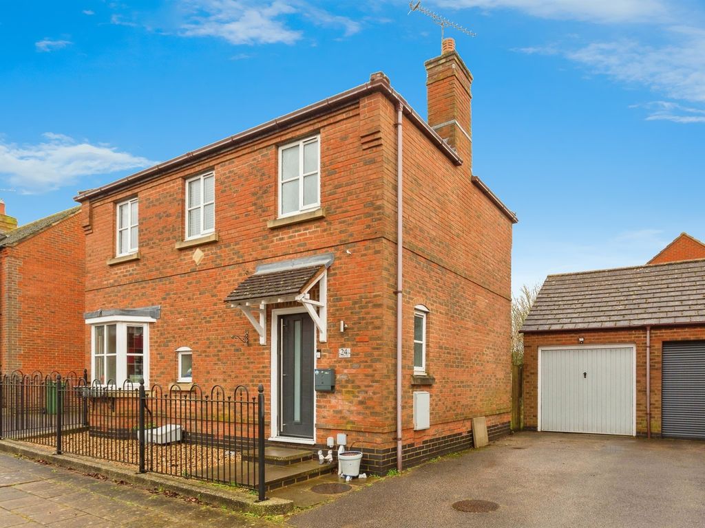 3 bed detached house for sale in Prestwold Way, Aylesbury HP19, £