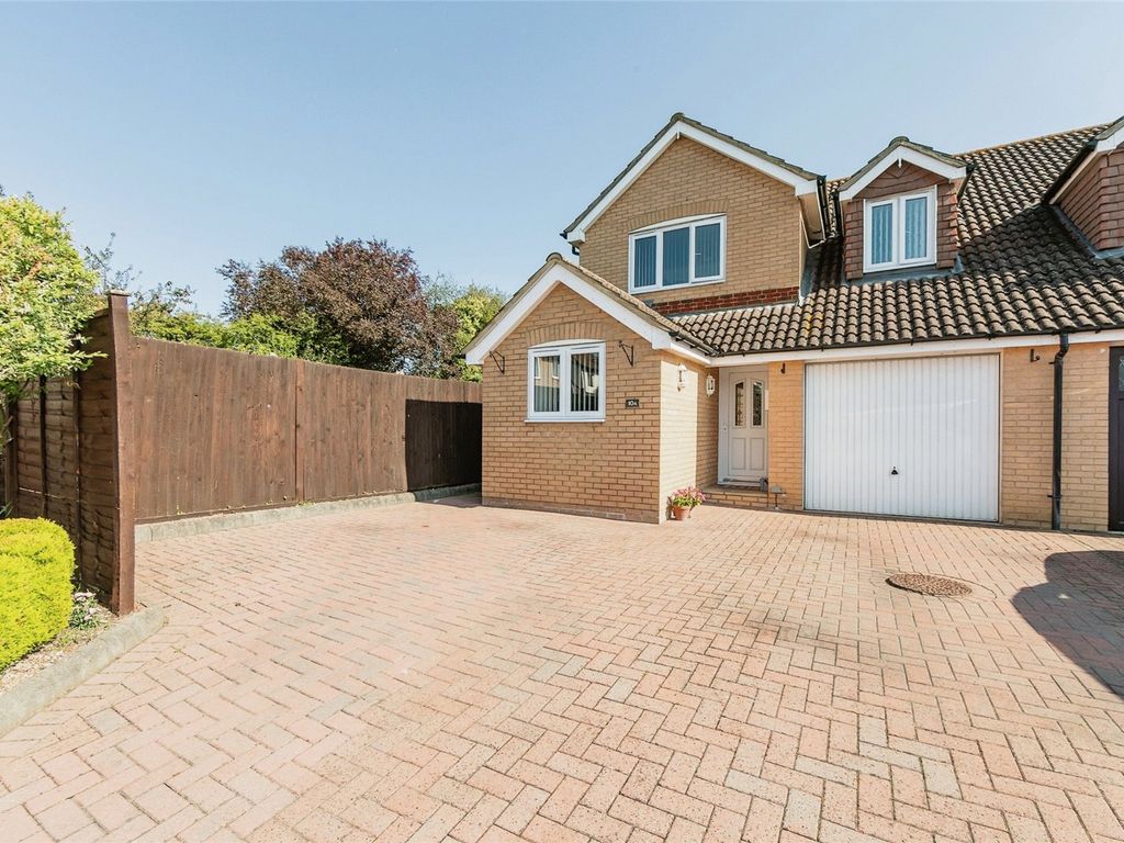 3 bed semidetached house for sale in Dovecote Road, Reading, Berkshire