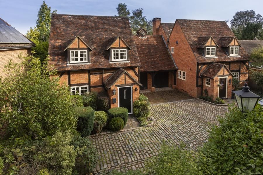 4 bed link detached house for sale in Crown Lane, Virginia Water GU25