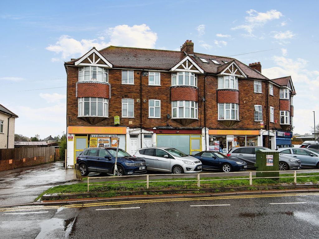 1 bed flat for sale in Clay Corner, Chertsey KT16 Zoopla