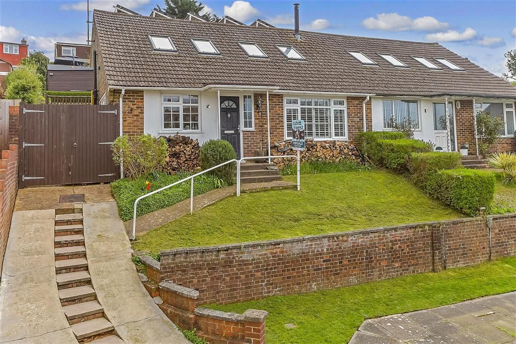 4 bed semidetached bungalow for sale in Falmer Gardens, Woodingdean