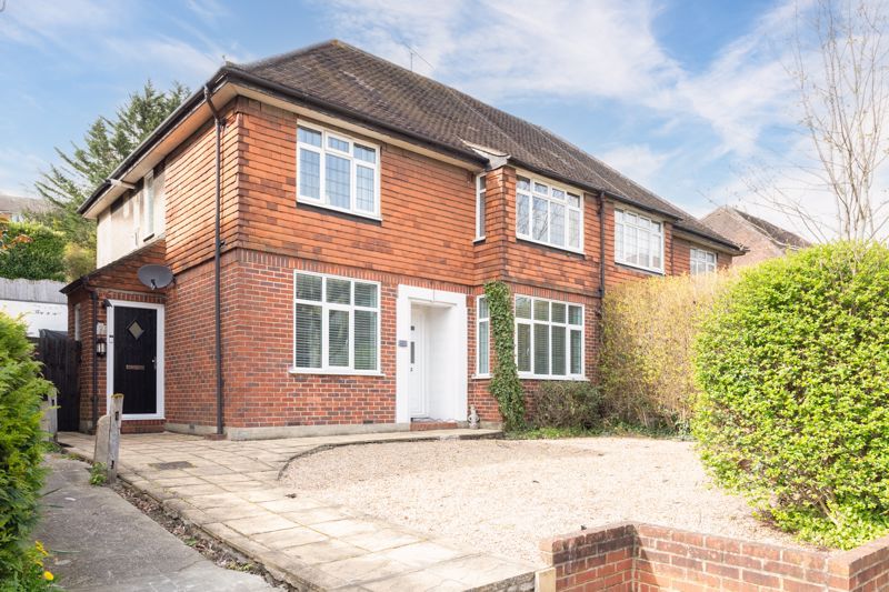 2 bed for sale in Brighton Road, South Croydon CR2, £320,000