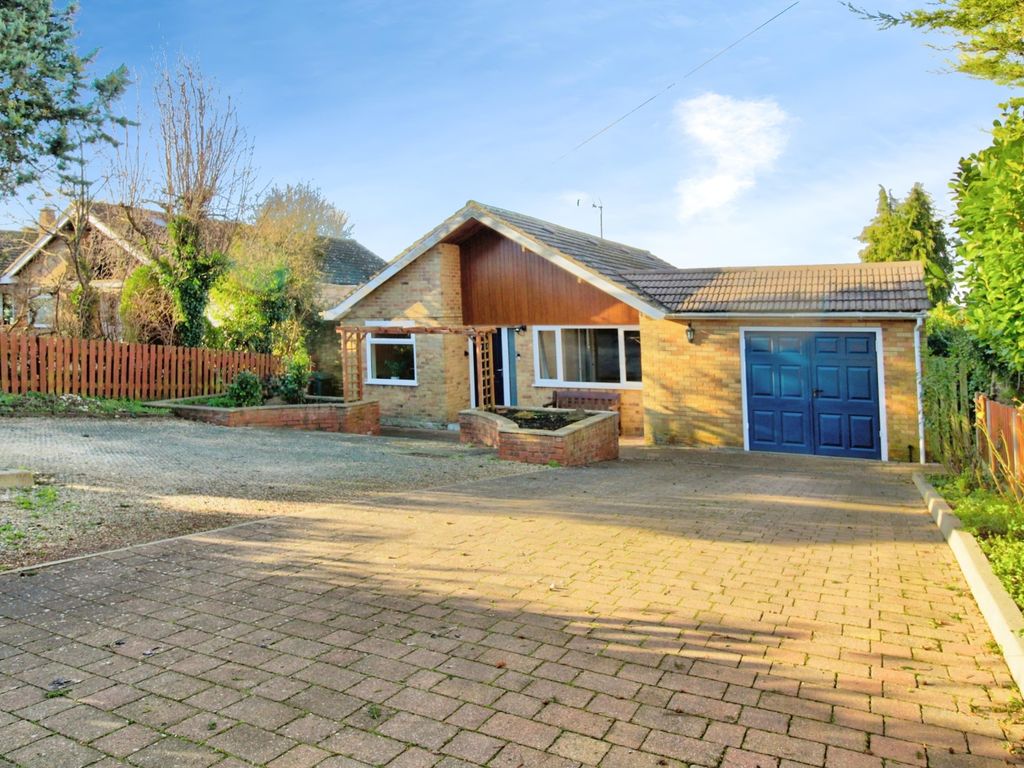 4 bed detached bungalow for sale in Dashwood Rise, Duns Tew, Bicester