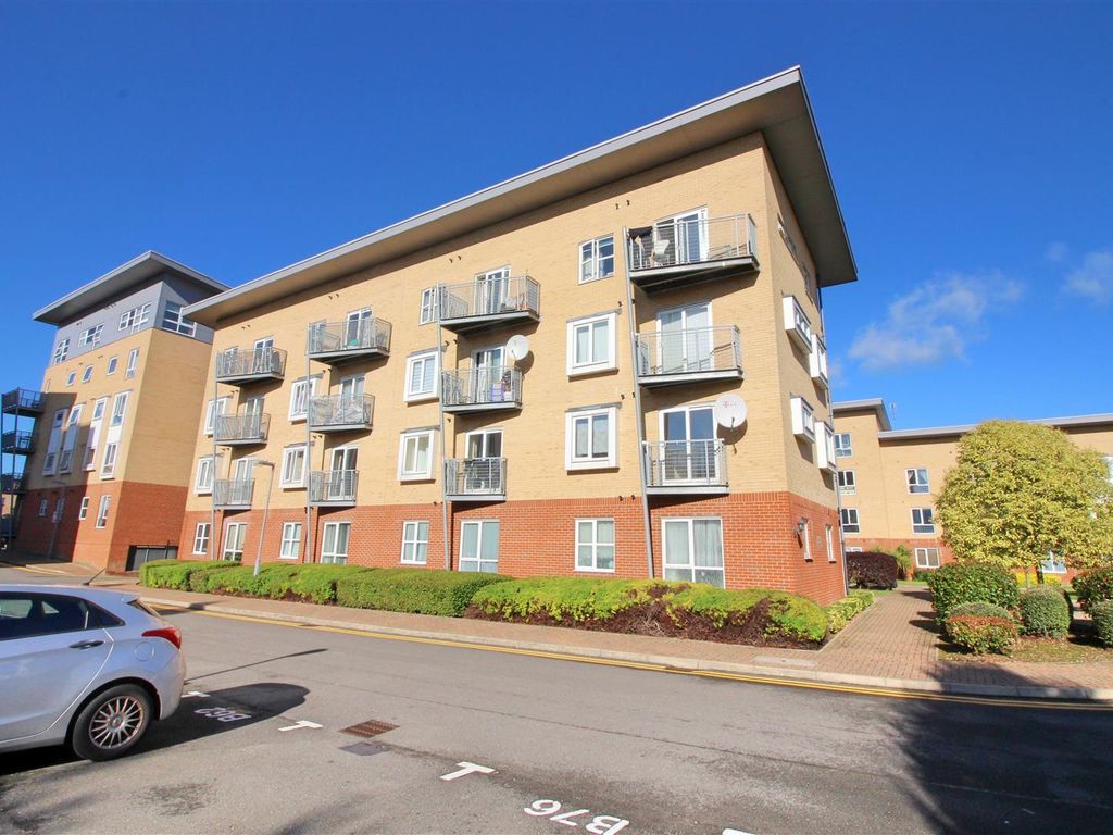 1 bed flat to rent in Whitehall Close, Borehamwood WD6, £1,150 pcm Zoopla
