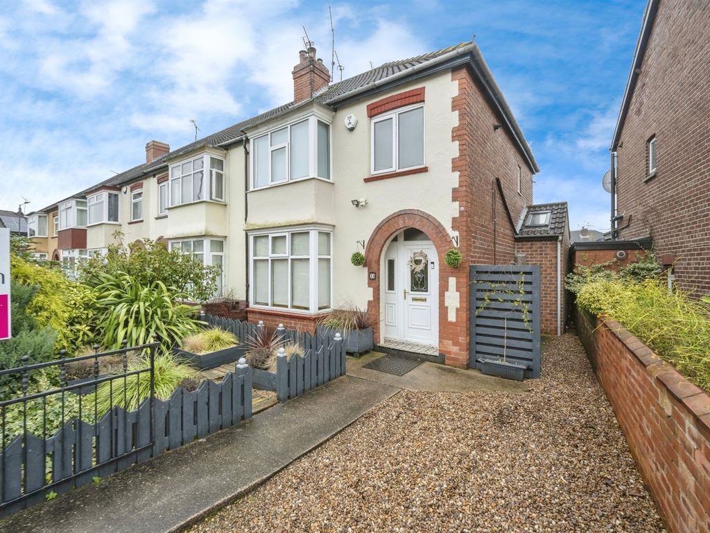 3 bed end terrace house for sale in Hampton Road, Townmoor, Doncaster