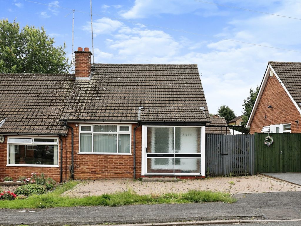 2 bed semidetached bungalow for sale in Oakleigh Drive, Northampton