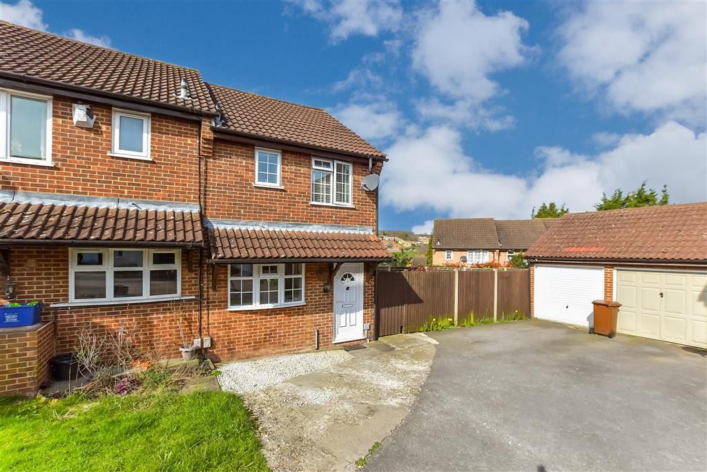 2 bed end terrace house for sale in Hardy Close, Walderslade, Chatham
