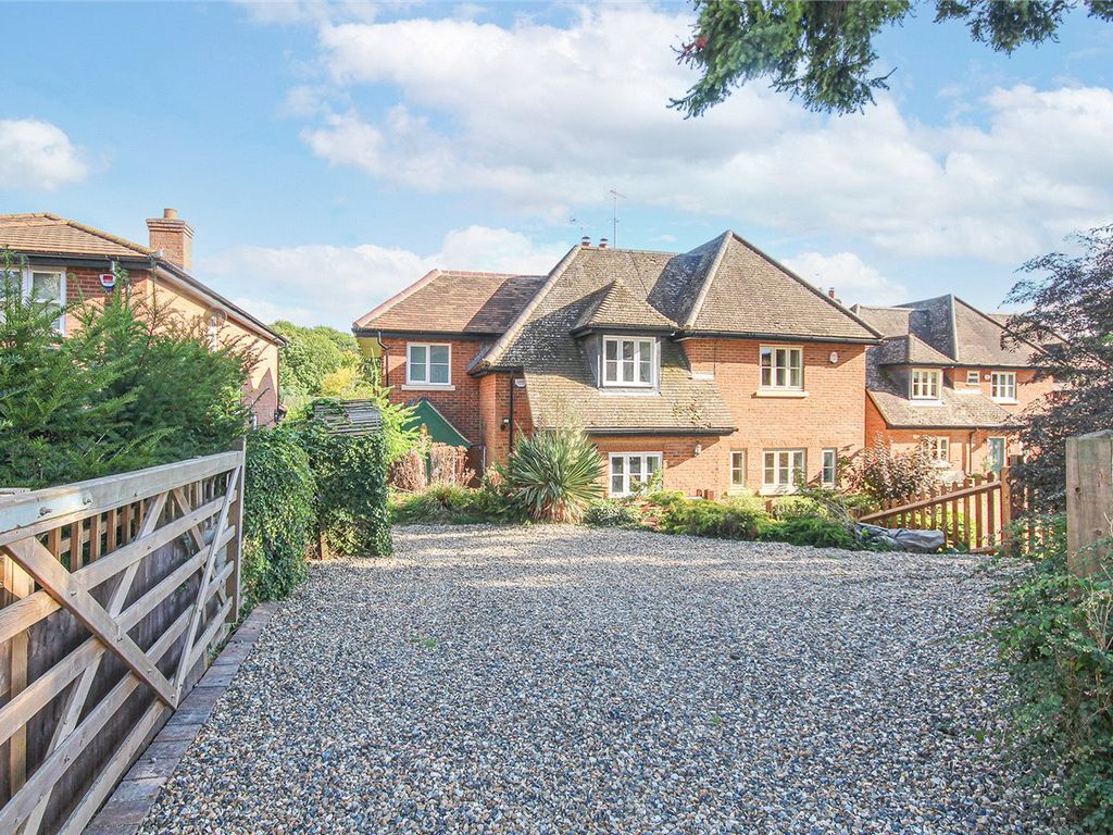 3 bed semidetached house for sale in Wendover Drive, Welwyn