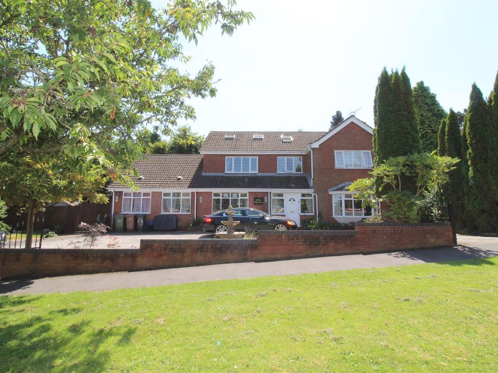 5 bed detached house for sale in Kingsleigh Drive, Castle Bromwich